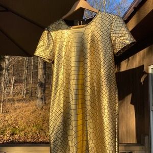 Very stunning golden dress by